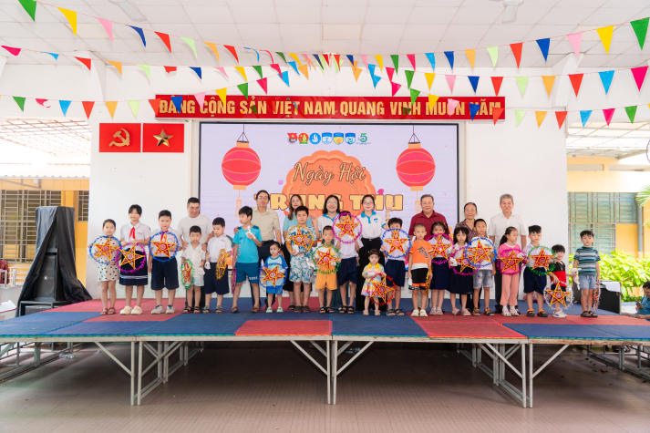 “Trung thu yêu thương 2025”: 13Win 21 link không chặn 13WIN13 kết nối trái tim, sẻ chia niềm vui cùng trẻ em Bình Thạnh 82