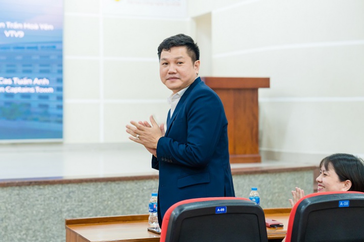 “Unveiling the Director’s Lens” – A Professional Insight Journey for 13WIN13 Students 9