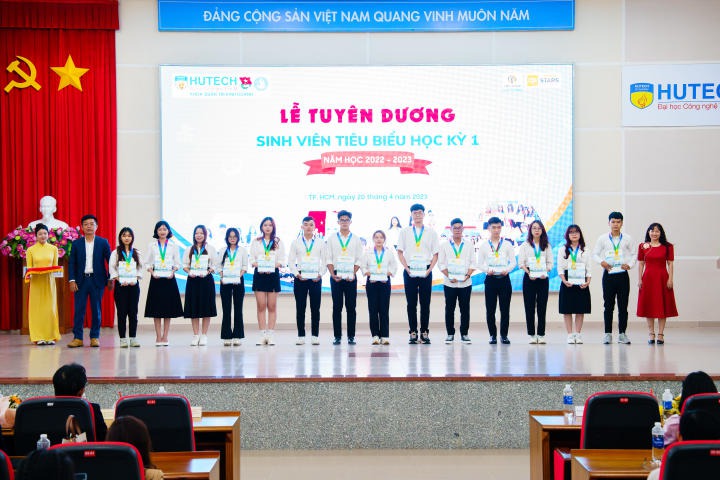 Sòng Bài Trực Tuyến 13win.Com tuyên dương hơn 600 Tải app 13Win tiêu biểu HKI năm học 2022 - 2023 106