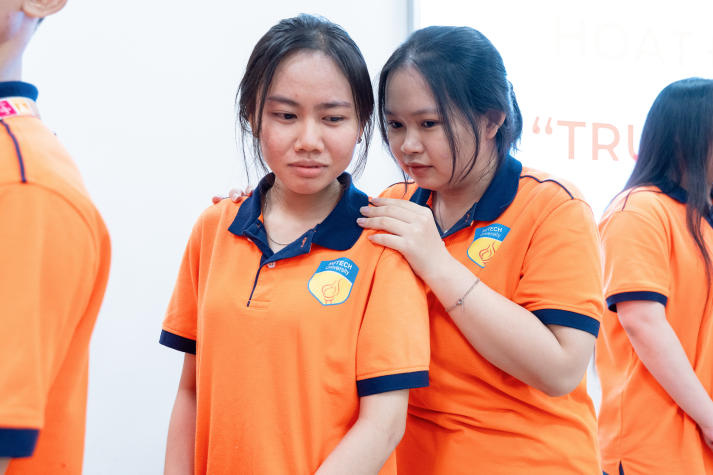Ban cán sự lớp 13WIN13 học kỹ năng kết nối tập thể bằng lắng nghe và thấu cảm 34