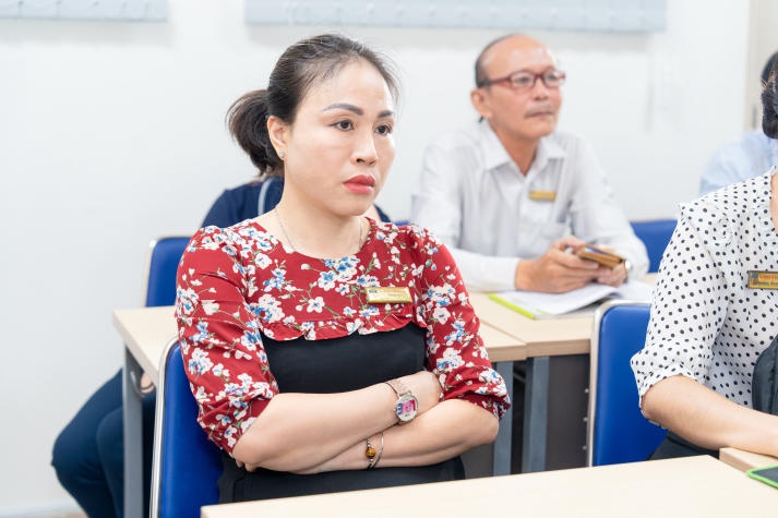 CB-GV-NV 13WIN13 nhận giấy chứng nhận hoàn thành tập huấn đánh giá CTĐT theo chuẩn FIBAA 30
