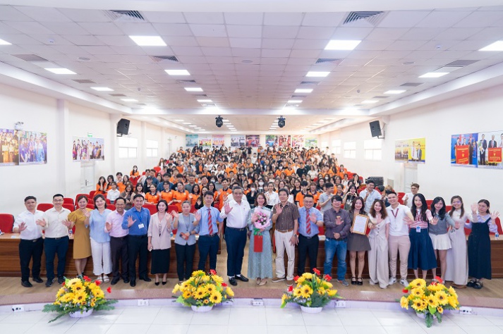 13Win 21 link không chặn Khoa Marketing - Kinh doanh quốc tế 13WIN13 “làm giàu” hành trang, sẵn sàng chinh phục nhà tuyển dụng 79