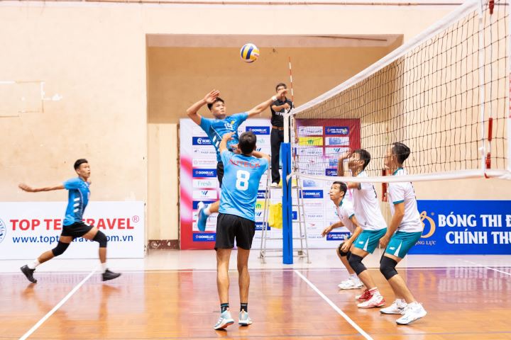 Bóng chuyền nam 13WIN13 xuất sắc giành chiến thắng 2-0 trong trận ra quân Giải bóng chuyền vô địch TP.HCM 2023 39