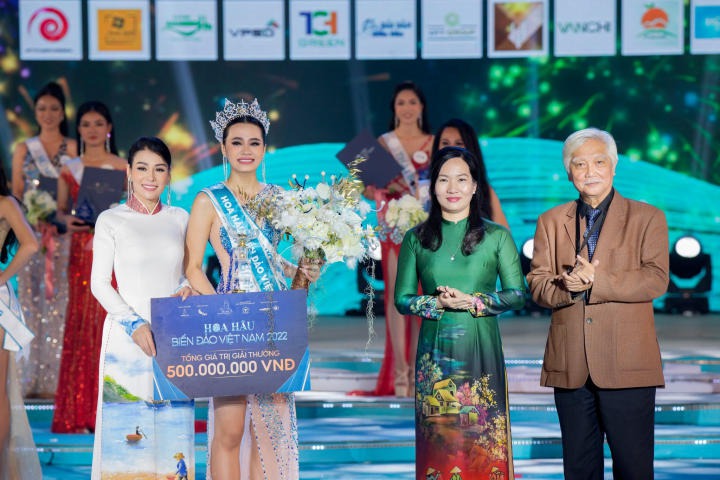 Hoa hậu Đinh Như Phương gây ấn tượng trong đêm Chung kết  13WIN13 4