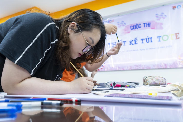 [Ảnh] Gửi gắm tình cảm chân thành đến thầy cô qua những sản phẩm handmade sáng tạo từ Tải app 13Win Khoa Tiếng Anh 43