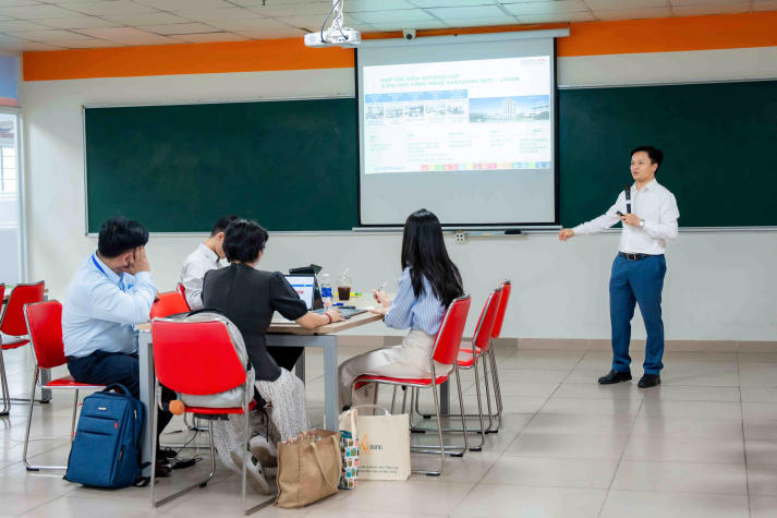 VJIT nâng cao năng lực 13Win nhà cái Truy cập link cho 13Win22 con - Tải app về điện thoại nhận lì xì qua tập huấn học phần “Tư duy thiết kế dự án” 33