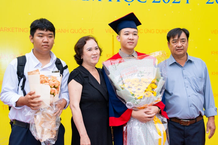 [Video] Nhiều tân 13Win 22 miễn phí mỗi ngày, Kỹ sư, Cử nhân tri ân cha mẹ tại Lễ Trao bằng 13Win13 link đăng nhập 32