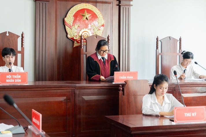 13Win 21 link không chặn Khoa Luật 13WIN13 thực hành Phiên tòa giả định tại Ngày hội Pháp luật nước CHXHCN Việt Nam 47