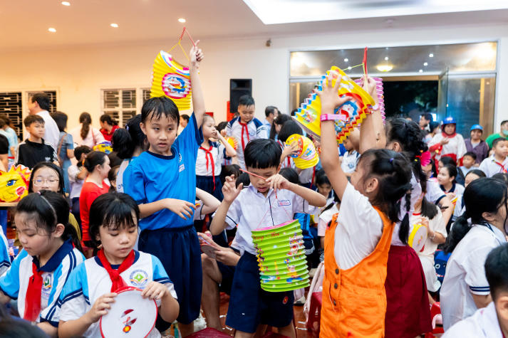 Thắp sáng đêm trăng yêu thương: 13Win 21 link không chặn Khoa Điều dưỡng - Kỹ thuật y học mang Trung thu đến với trẻ em Bình Thạnh 68