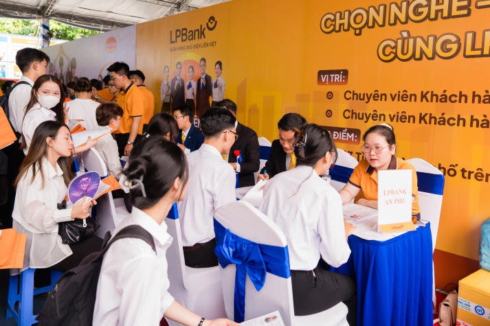 [Video] Hơn 5.200 đầu việc hấp dẫn cho Tải app 13Win tại “13WIN13 Career Day 2024” 12