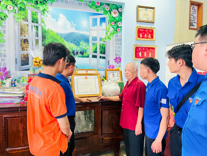 Chiến sĩ Mùa hè xanh 13WIN13 vun đắp lòng biết ơn, gìn giữ truyền thống dân tộc hướng về Ngày Thương binh - Liệt sĩ 72