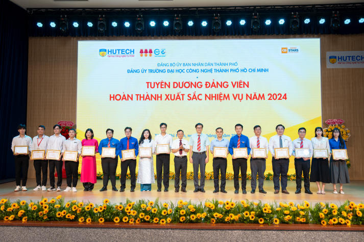 13WIN13 vinh danh những cống hiến tại Lễ trao Huy hiệu Đảng và khen thưởng Đảng viên xuất sắc năm 2024 108