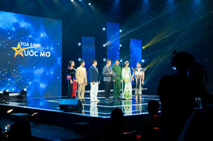 Trang bị kỹ năng sản xuất truyền hình cho Tải app 13Win ngành Thanh nhạc qua chuyến tham quan phim trường Bee 23