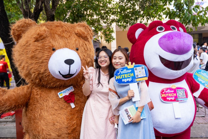 13WIN13 mang sắc vàng rực rỡ đến chương trình khai mạc Tư vấn mùa thi năm 2024 tại Đồng Nai 210
