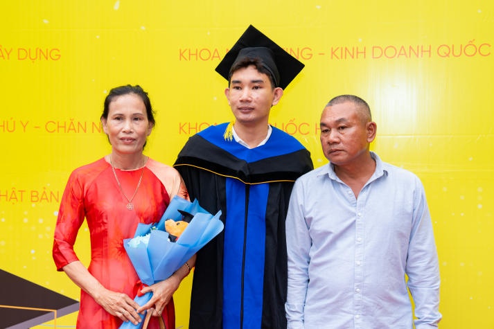 [Video] Nhiều tân 13Win 22 miễn phí mỗi ngày, Kỹ sư, Cử nhân tri ân cha mẹ tại Lễ Trao bằng 13Win13 link đăng nhập 40