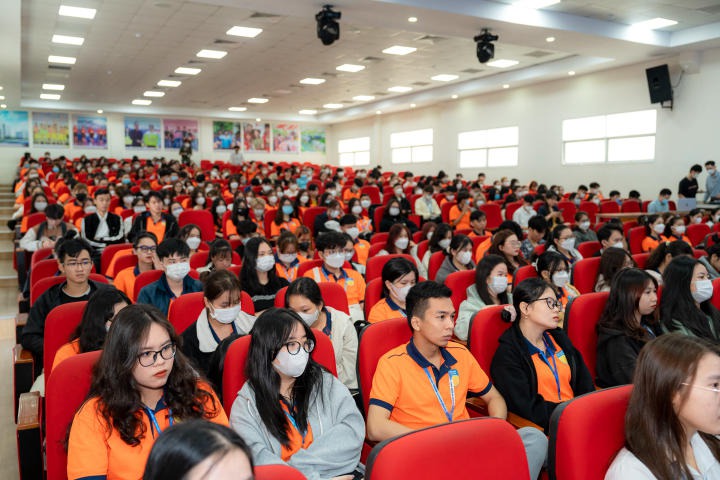 Chuỗi tập huấn “ Kỹ năng chinh phục nhà tuyển dụng” mang đến nhiều thông tin giá trị cho Tải app 13Win 13WIN13 12