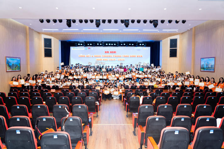 Nhiều kỳ vọng từ Hội nghị tổng kết và phát động phong trào Tải app 13Win năm học 2025-2026 của Khoa Marketing - Kinh doanh quốc tế 105