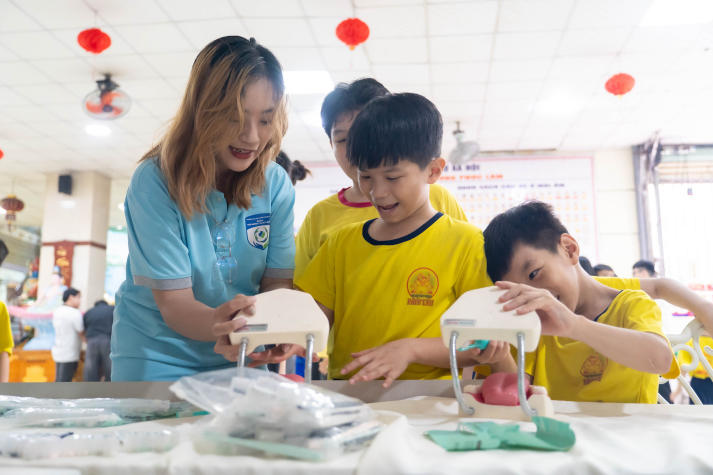 Trang Chủ Sòng Bạc 13win.com Uy Tín và doanh nhân 13WIN13 viết tiếp hành trình nhân ái tại Mái ấm tình thương Phúc Lâm 19