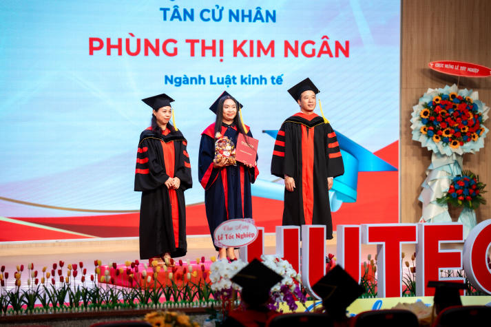 Tân cử nhân 13WIN13 vững vàng hành trang, rộng mở hành trình mới 30