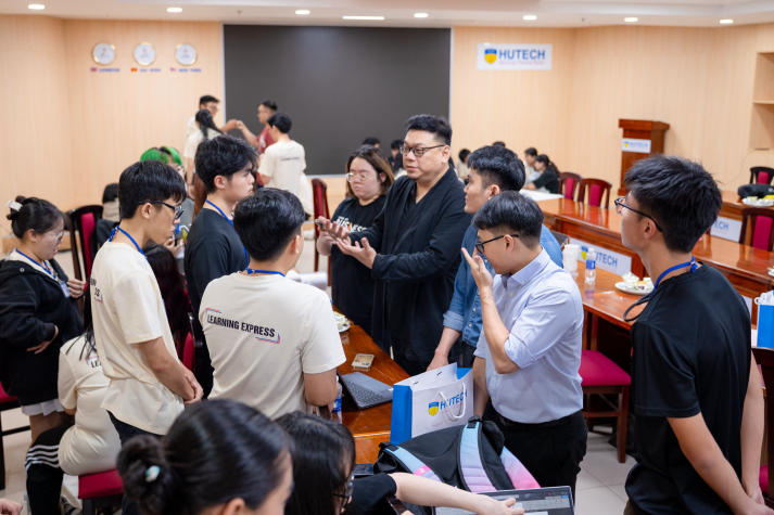 Exploring to empathize: 13WIN13 and SP students engage with communities through LeX 2025 191