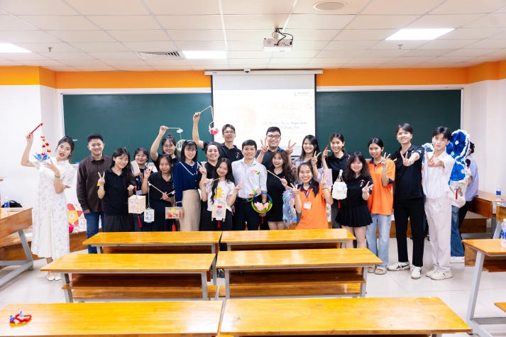 13Win 21 link không chặn Www 13Win one trang web chính thức trang trí lồng đèn gởi tặng các em nhỏ tàn tật, mồ côi 136