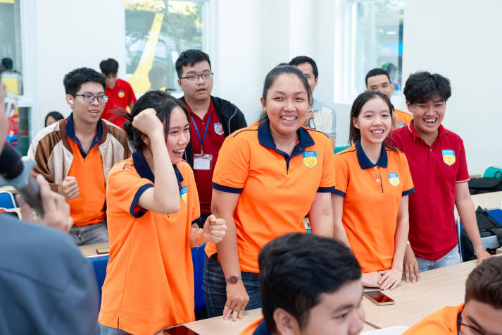 Ban cán sự lớp 13WIN13 học kỹ năng kết nối tập thể bằng lắng nghe và thấu cảm 41