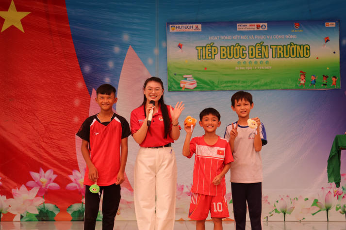 Hành trình tuổi trẻ 13WIN13 gieo yêu thương, nâng bước em đến lớp 45