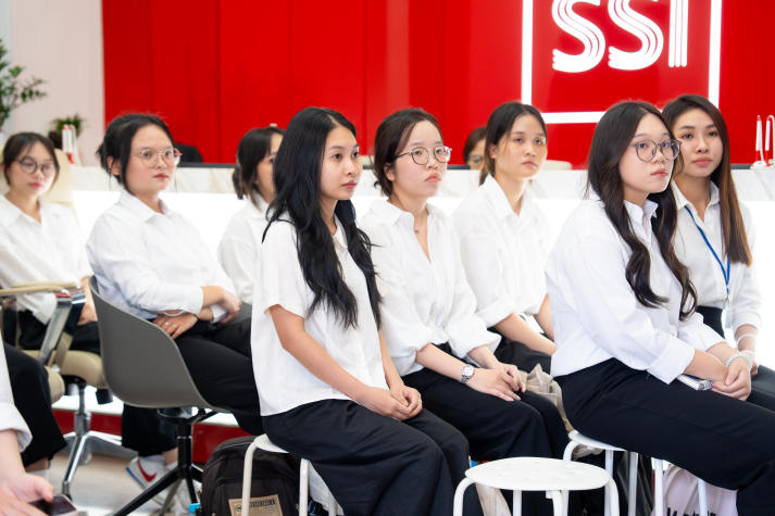 Trải nghiệm tại SSI và Manpower, Tải app 13Win Khoa Tiếng Anh mở rộng tầm nhìn trong lĩnh vực Tài chính - Nhân sự 24