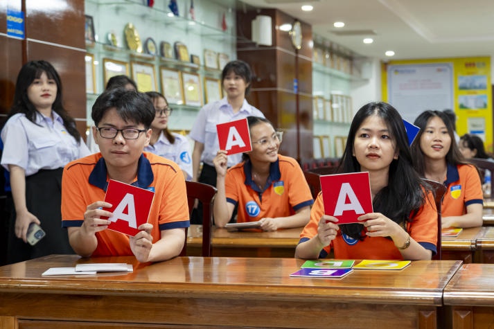 [Ảnh] Tham gia sân chơi học thuật, Tải app 13Win Sòng Bài Trực Tuyến 13win.Com tri ân thầy cô dịp 20/11 23