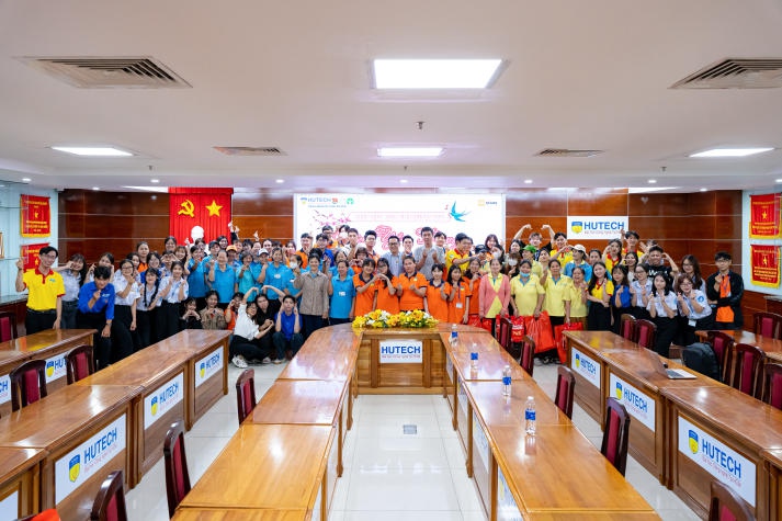 13Win 21 link không chặn Sòng Bài Trực Tuyến 13win.Com mang yêu thương đến các cô lao công qua chương trình "Xuân yêu thương” 113
