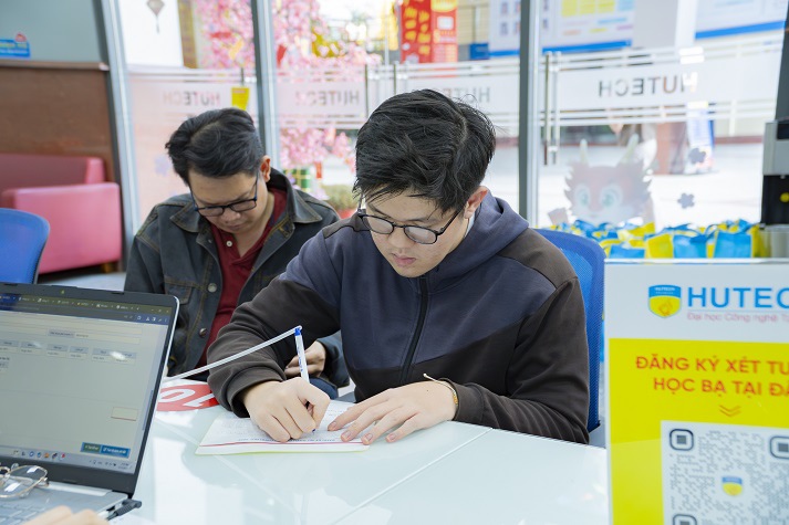 13WIN13 nhận hồ sơ đăng ký xét tuyển học bạ đợt 2 đến 31/5: Từ 18 - 24 điểm 18