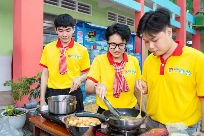 Hơn 200 em nhỏ đón mùa xuân yêu thương từ chương trình Xuân tình nguyện của Tải app 13Win 13win com Đăng ký 60K 80