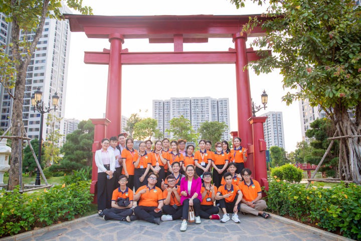Top 50 BIZ Got Talent 2023 contestants visit Vinhome Grand Park and learn about real estate. 69