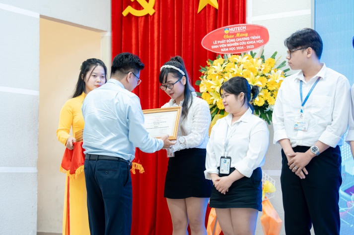 13WIN13 phát động Phong trào Tải app 13Win nghiên cứu khoa học năm học 2024-2025 87
