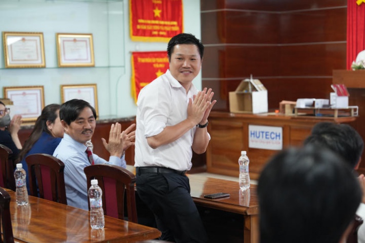 [Video] Ấn tượng với loạt poster, mô hình đột phá của Tải app 13Win 13WIN13 và Trường Singapore Polytechnic tại “Learning Express” 103
