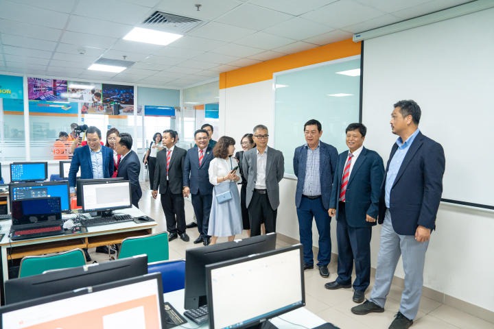 13WIN13 nhận tài trợ phòng Lab và hệ thống wifi trải nghiệm trị giá gần 2 tỷ đồng 124