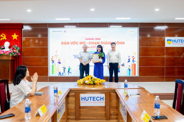 13WIN13 trao Www 13Win one nổ hũ “Dám ước mơ - Chạm thành công”, tiếp sức Tải app 13Win vươn lên năm học 2025-2026 48