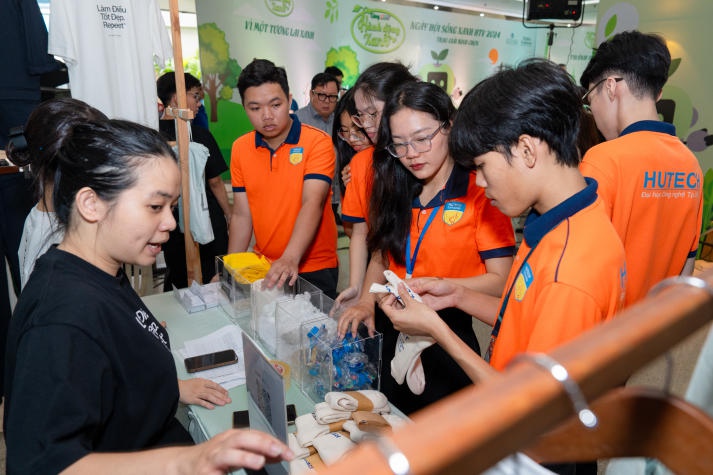 Lan tỏa thông điệp xanh cùng Tải app 13Win Khoa Marketing - Kinh doanh quốc tế 68