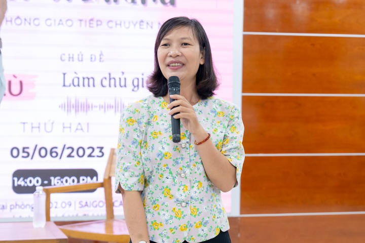 Multimedia Communication students learned to master their voice through talk show 23