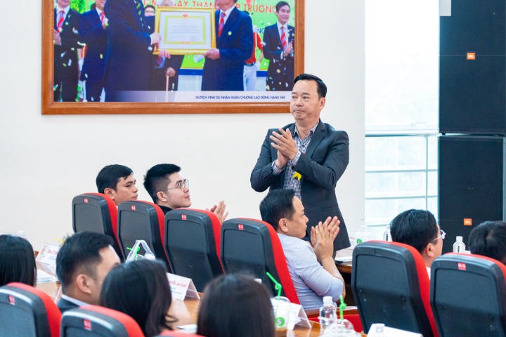 Nhiều suất Www 13Win one nổ hũ được trao đến tân Tải app 13Win Khoa Tài chính - Thương mại trong lễ chào đón 74