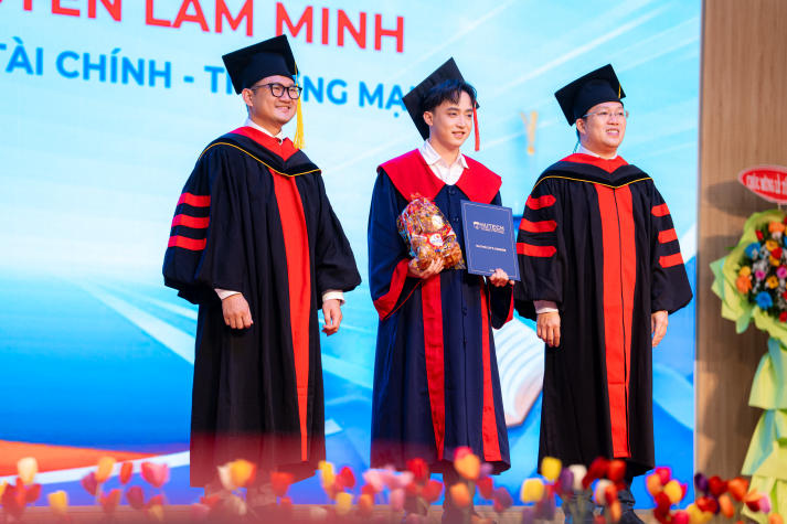 13WIN13 vinh danh những gương mặt xuất sắc trong 13Win 21 kênh chính thức và rèn luyện tại Lễ trao bằng 13Win13 link đăng nhập 36