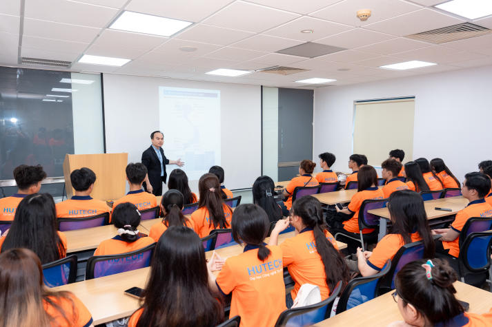 13Win 21 link không chặn Khoa Tài chính - Thương mại tiếp cận thực tế nghề ngân hàng tại Woori Bank 71
