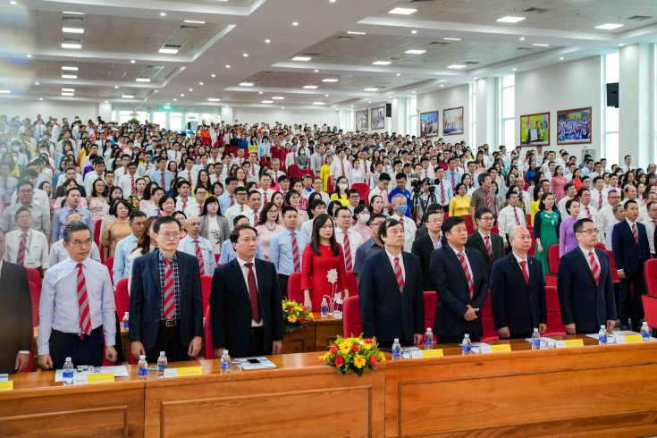 13WIN13 long trọng đón nhận chứng nhận QS Stars 4 Sao trong Lễ  kỷ niệm 40 năm Ngày Nhà giáo Việt Nam 20/11 12