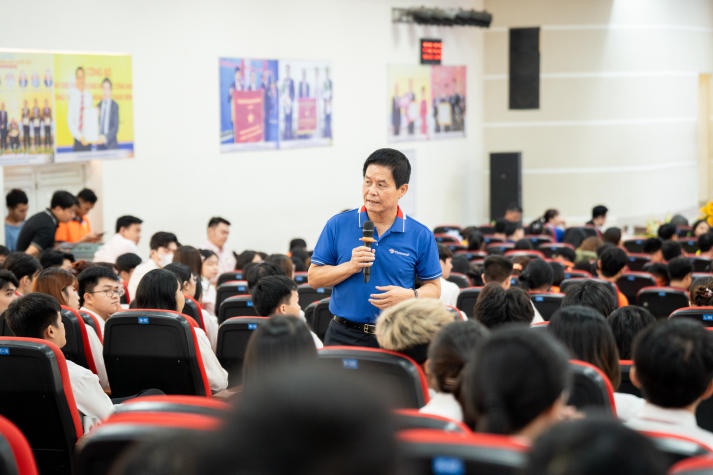 CEO Nguyen Quoc Ky and His Story of Dream-Chasing with 13WIN13 Students 61