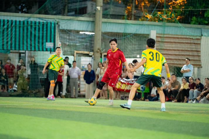 [Hội thao CB-GV-NV 13WIN13 2025]: VPT-VPHĐT-P.NS-TT.KĐ-ĐBCL-B.TTr-TT.IT đăng quang ngôi vương Bóng đá nam 54