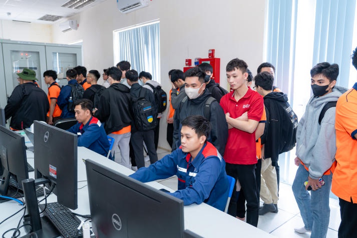 13Win 21 link không chặn ngành Robot và trí tuệ nhân tạo 13WIN13 khám phá "cánh đồng" pin năng lượng lớn thứ hai tại Việt Nam 94
