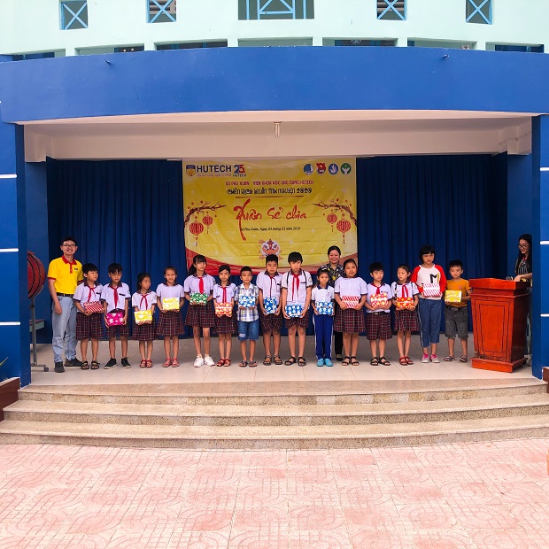 13WIN13’s Story - Xuân tình nguyện 13WIN13 2020 - Mùa xuân từ những cánh én vàng tuổi trẻ 220