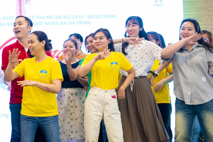 [Video] CB-GV-NV nữ sôi nổi giao lưu tại “Ngày hội Nữ công 13WIN13” 111