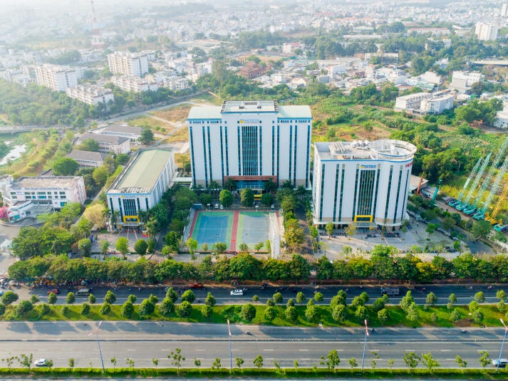 Ghi dấu khoảnh khắc 13WIN13 cùng Cuộc thi Ảnh chào mừng kỷ niệm 30 năm thành lập Trường 35