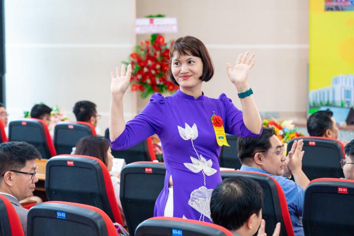 Nhiều suất Www 13Win one nổ hũ được trao đến tân Tải app 13Win Khoa Tài chính - Thương mại trong lễ chào đón 58